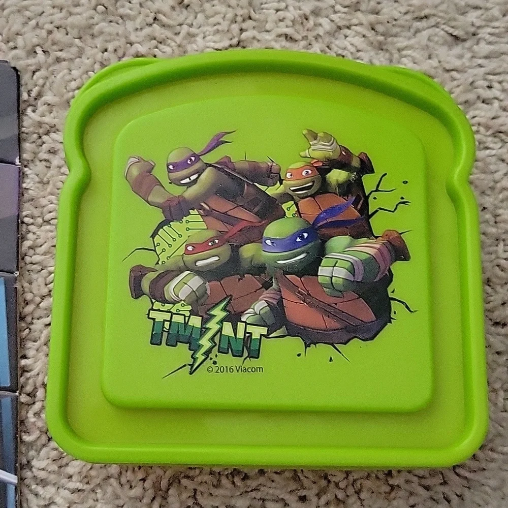 Ninja Turtle Metal Lunch box with sandwiche box, 3 snack holders and 2 puzzles. - Picture 5 of 11